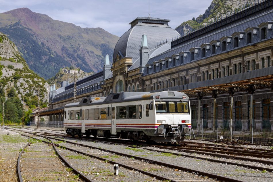 What happened at the ghost station of Canfranc? - InSpain.news
